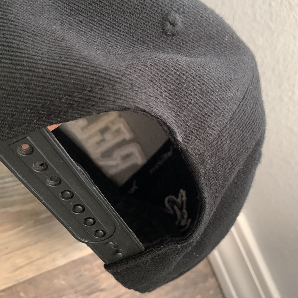 Hat - Picture 4 of 4